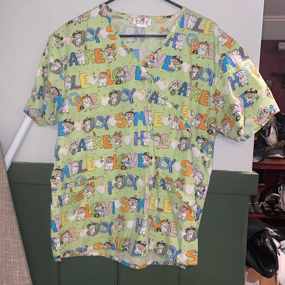 Women’s expo scrub top size L